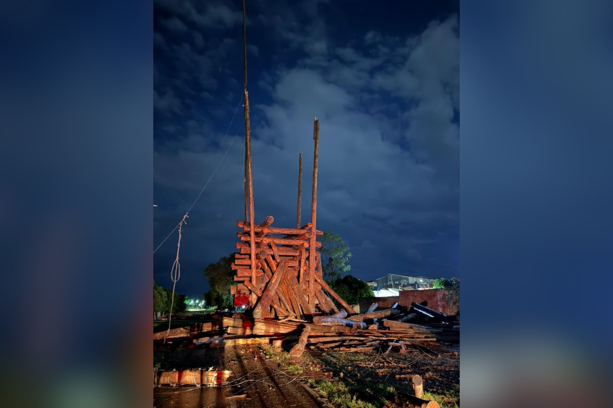 Estrutura da maior fogueira do Brasil desaba parcialmente após chuva e ventos fortes no interior de SP