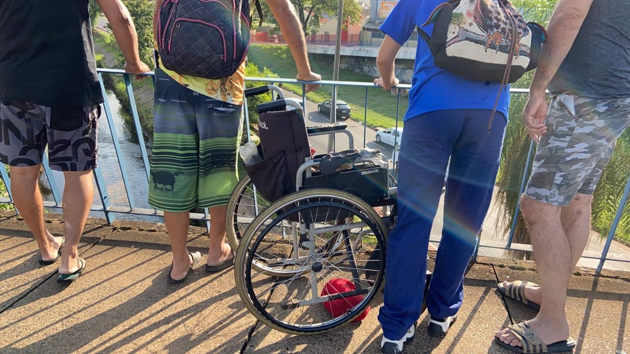 Júri popular que condenou homem a mais de 16 anos de prisão por jogar cadeirante de viaduto é anulado 