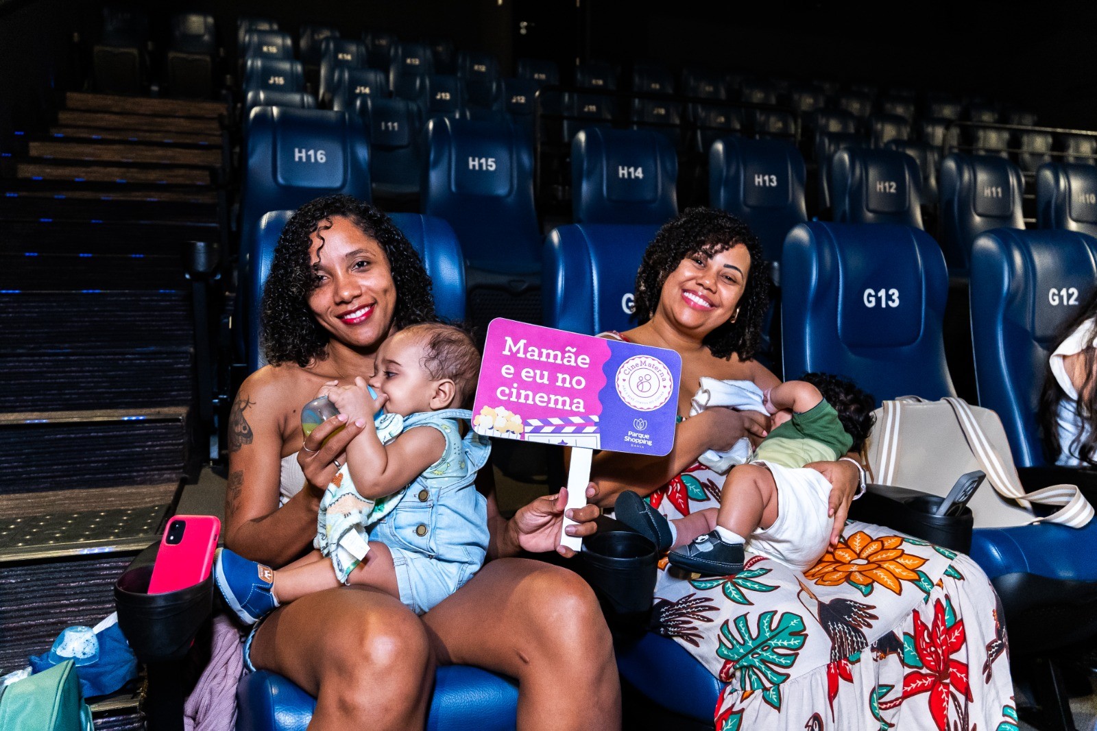 CineMaterna: iniciativa que promove sessões de cinema para famílias e bebês retoma atividades com exibição de 'Anaconda' na BA