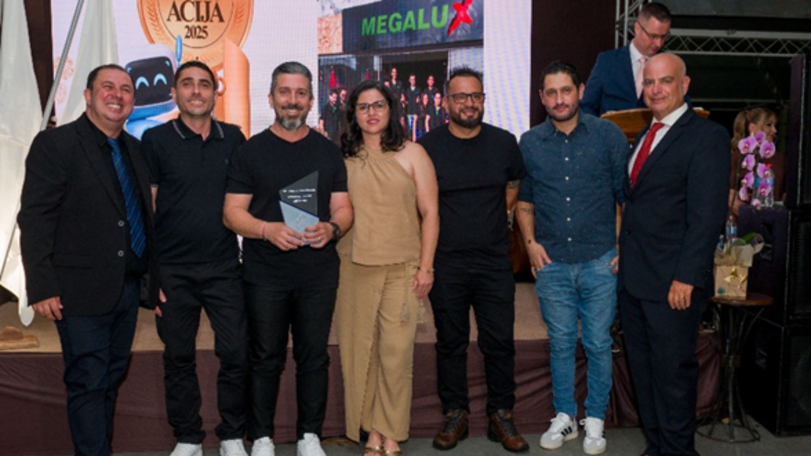 Melhores do Ano 2025 elege MegaLux como Destaque em Jacutinga