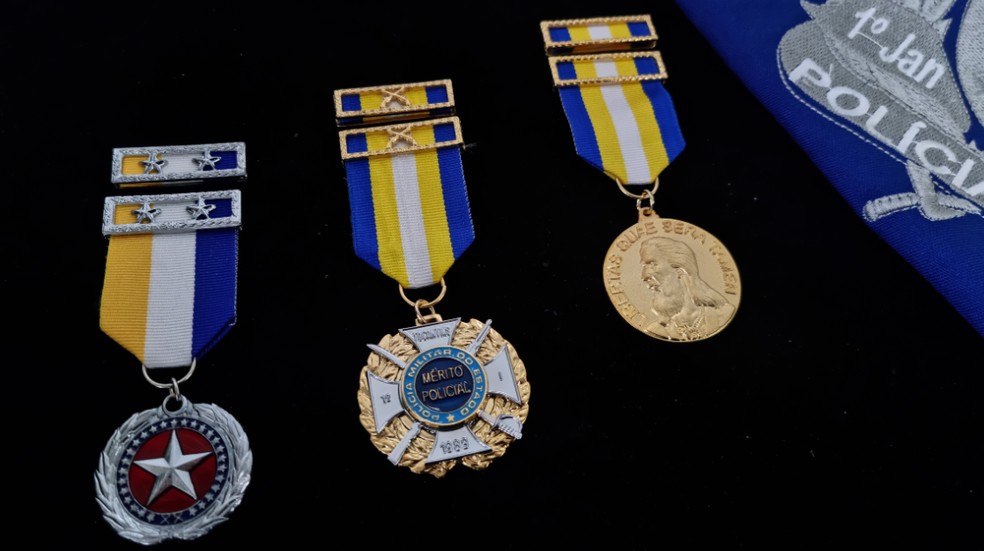 Medalhas de honra foram entregues a militares — Foto: Divulgação/Polícia Militar