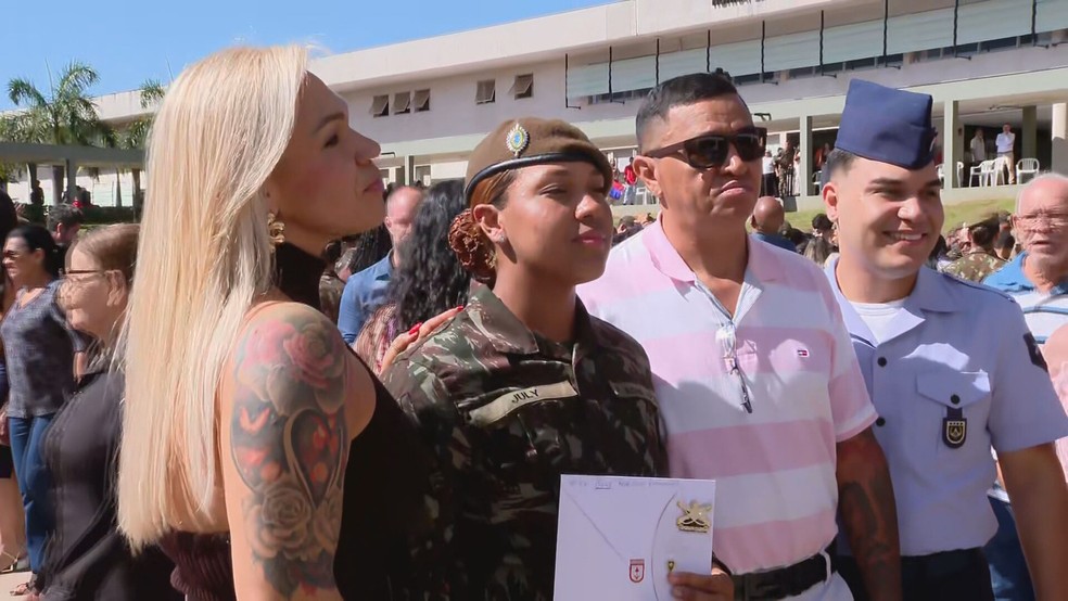Mulheres se formam pela primeira vez como soldados no Exército Brasileiro, em 28 de abril de 2026 — Foto: TV Globo