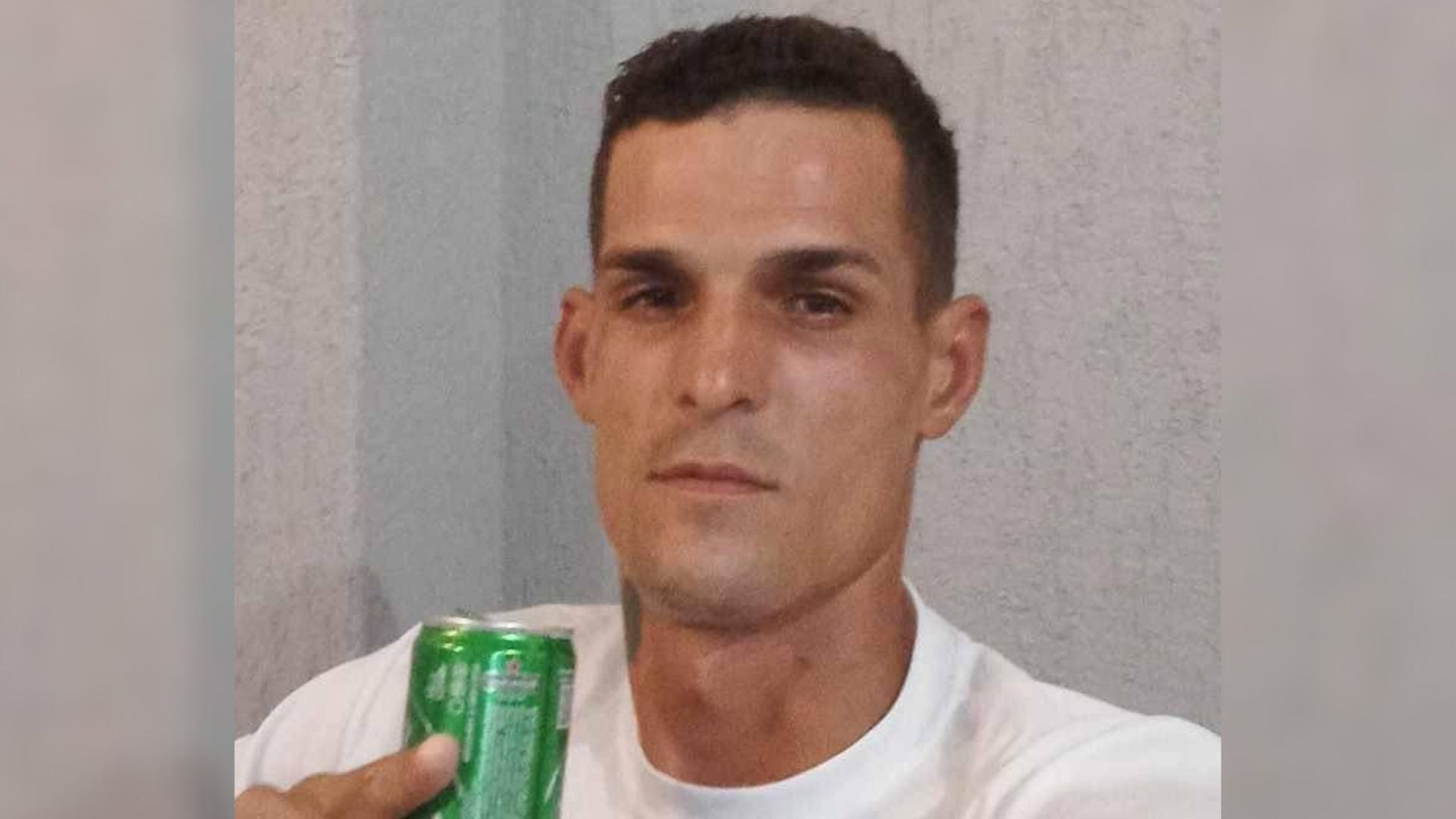 Homem é encontrado pela mãe após ser morto com sinais de violência 