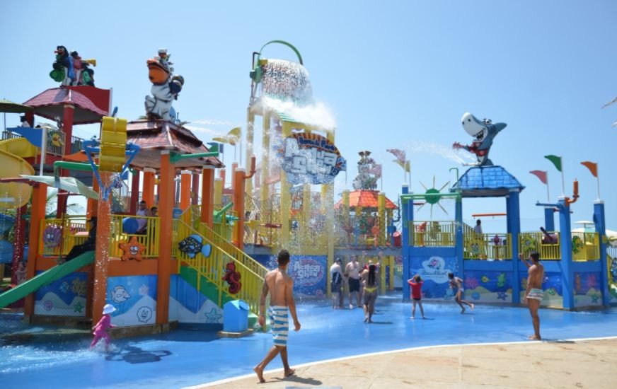 Parque aquático abre 300 vagas de trabalho para alta estação na Grande Fortaleza