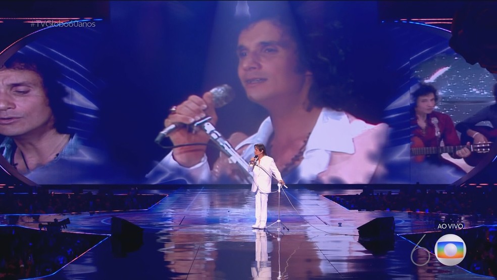 Roberto Carlos se apresenta no show TV Globo 60 anos — Foto: Reprodução