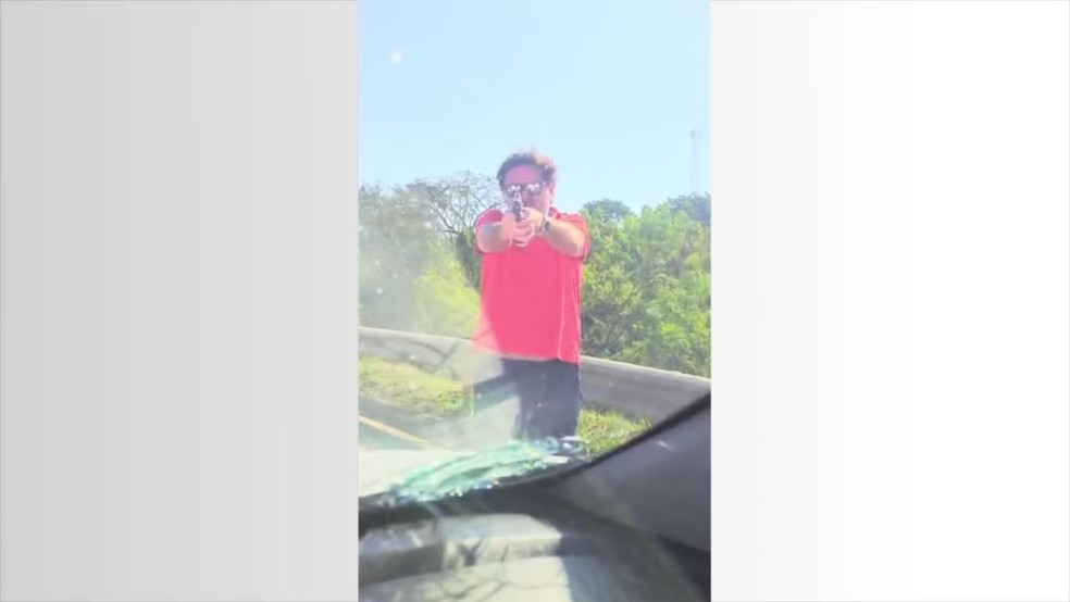 Motorista atira em carro durante briga de trânsito em Boituva — Foto: Reprodução