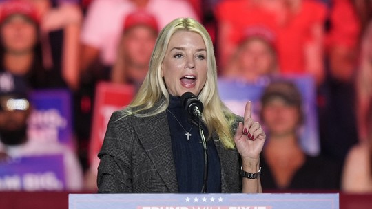 Governo Trump processa Califórnia por permitir atletas transgêneros em competições escolares femininas - No processo, o Departamento de Justiça dos EUA alega que essa política estadual viola as leis federais antidiscriminação e afirma que "continuará luta para proteger a igualdade de oportunidades para mulheres e meninas nos esportes".