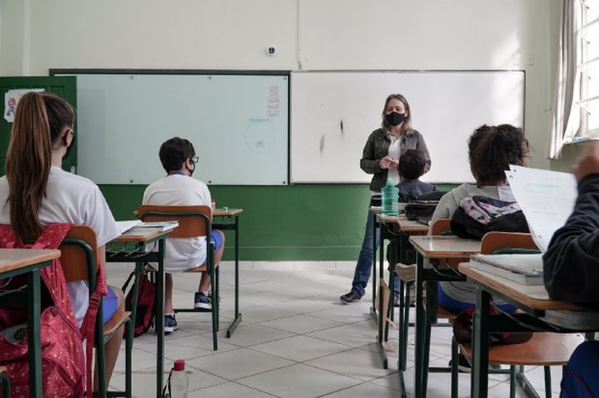 Escolas municipais de São Carlos retomam aulas presenciais do ensino ...