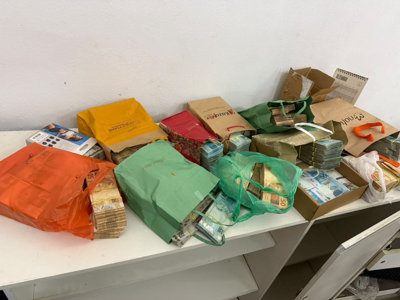 PF apreende mais de R$ 1 milhão em dinheiro vivo durante operação contra fraude na prefeitura de Ji-Paraná, RO