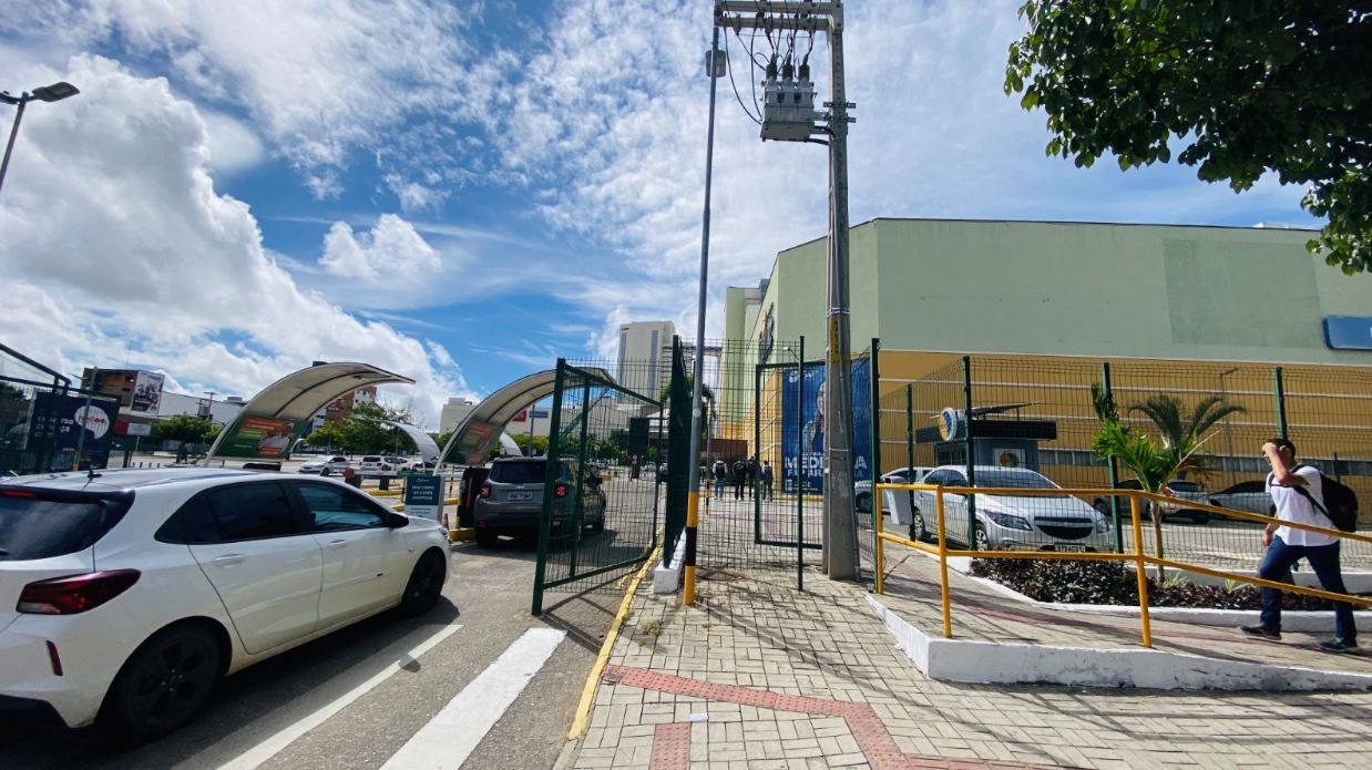 Ladrões roubam homem com malote de R$ 50 mil no estacionamento de shopping no interior do Ceará