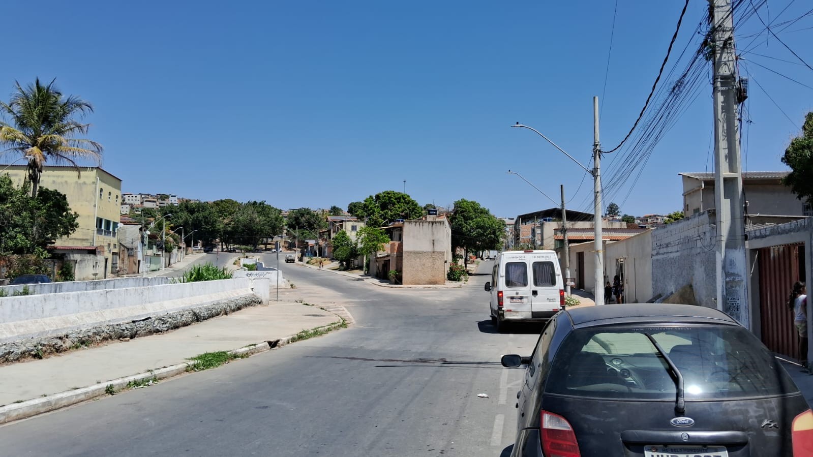 Motorista de aplicativo é morto a tiros dentro de carro na Grande BH