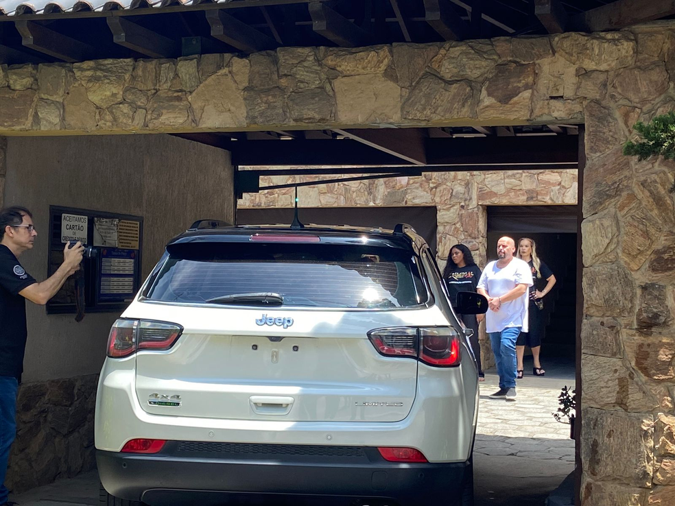 Lourival no motel em Itaipava onde confessou ter matado Anic. — Foto: Rayssa Motta/ TV Globo