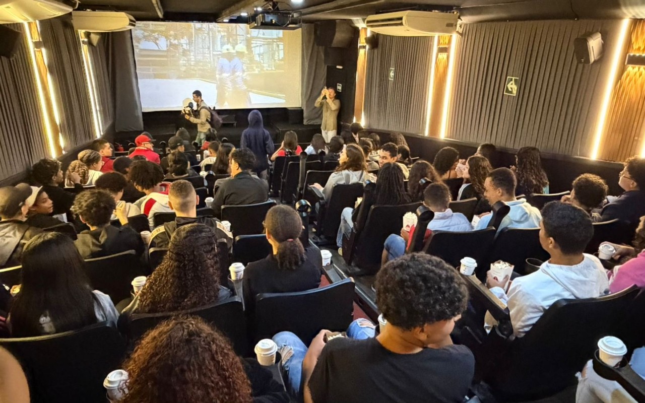 Carreta com cinema itinerante estreia em Manaus com sessões grátis e pipoca 