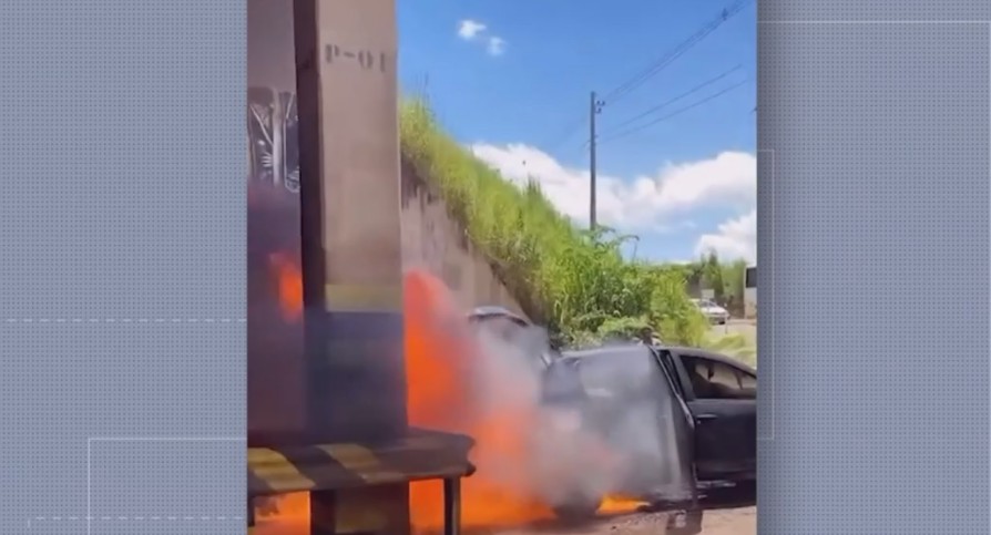 Carro pega fogo em viaduto de Marabá, no PA, e assusta motoristas; ninguém fica ferido
