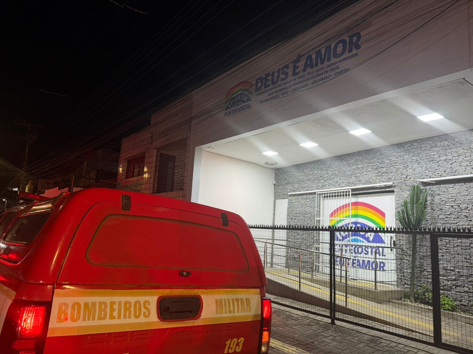 Uma pessoa morre e outra fica ferida após caírem de teto de igreja, em João Pessoa