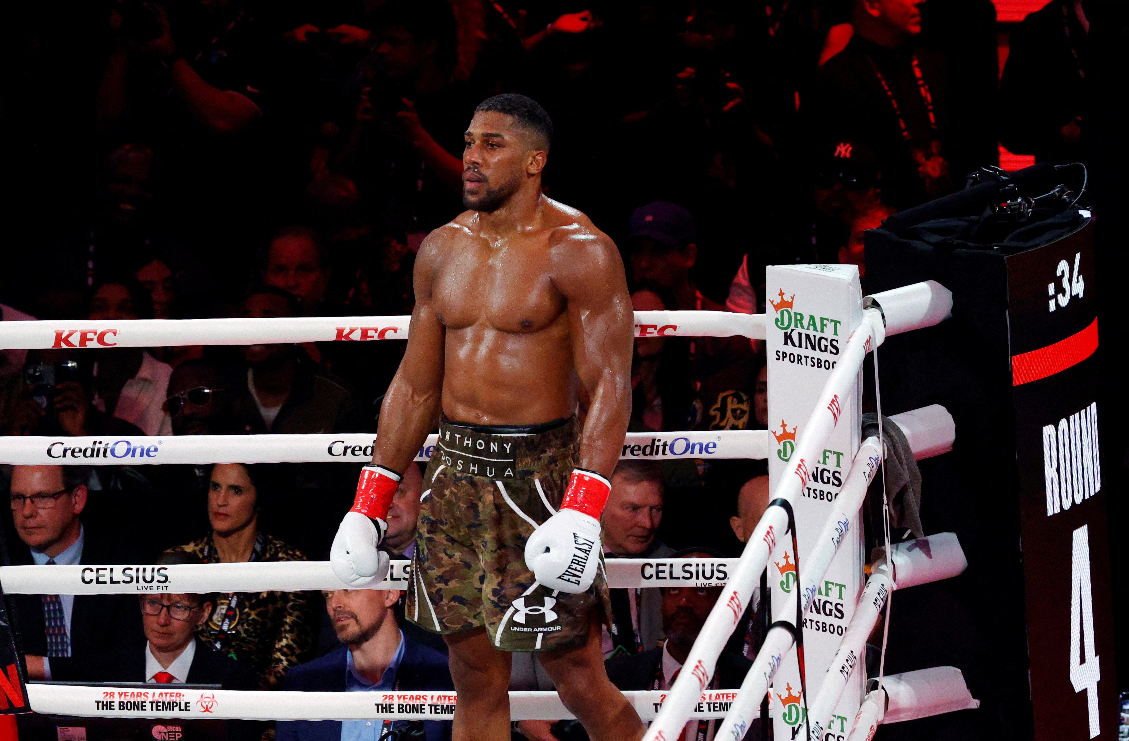 Boxeador britânico Anthony Joshua fica ferido em acidente de carro na Nigéria 