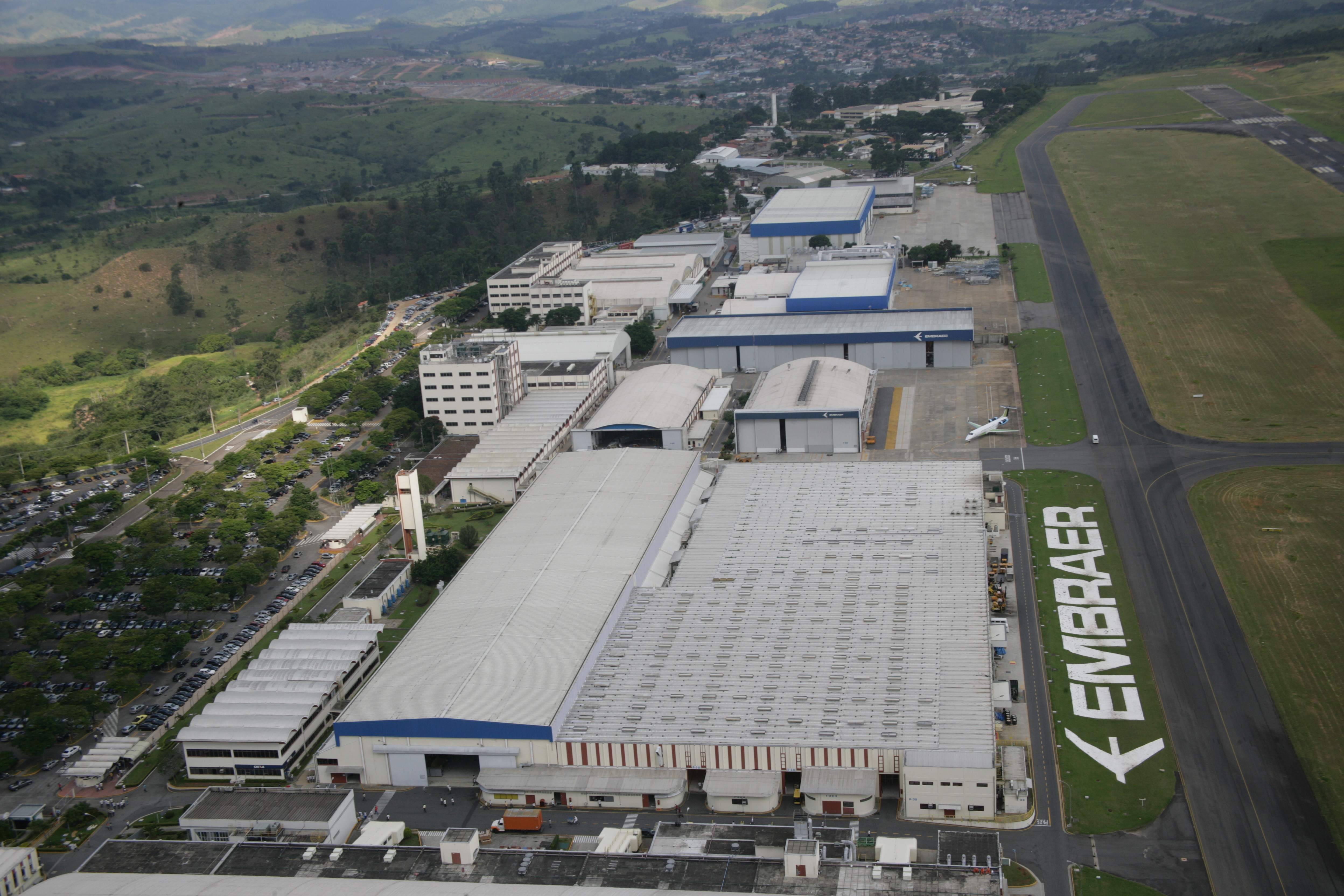 Embraer abre quase 100 vagas para curso de capacitação em produção aeronáutica; veja como se inscrever