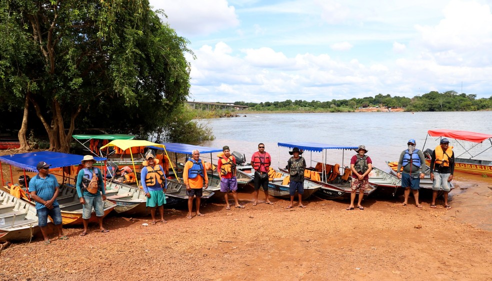Barqueiros começaram a fazer transporte de passageiros nesta segunda-feira (27) — Foto: Ademir dos Anjos/Governo do Tocantins