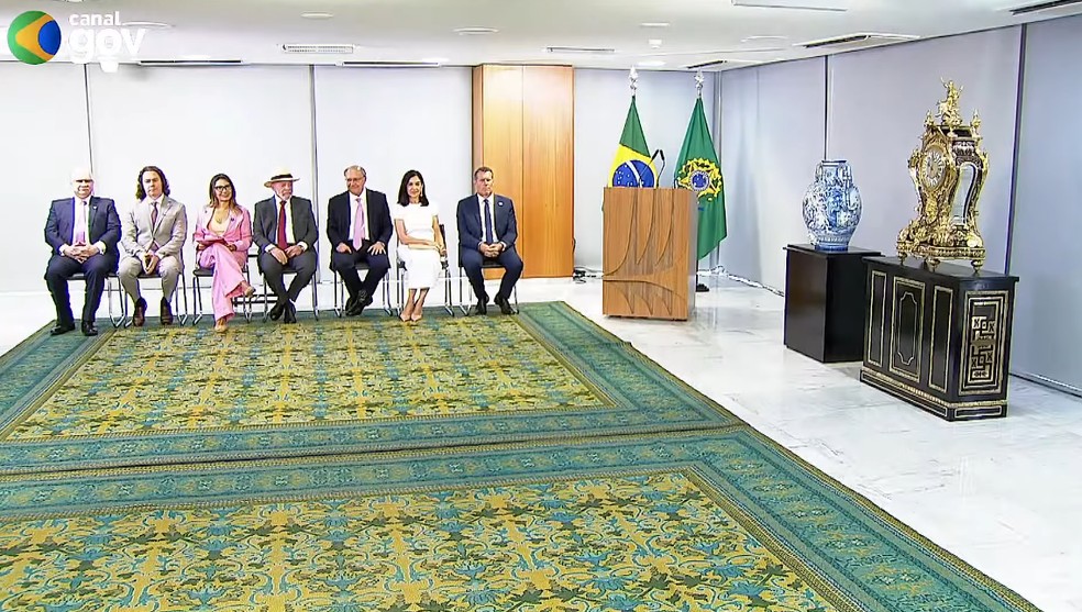 Cerimômia de entrega de obras restauradas. — Foto: Reprodução/ CanalGov