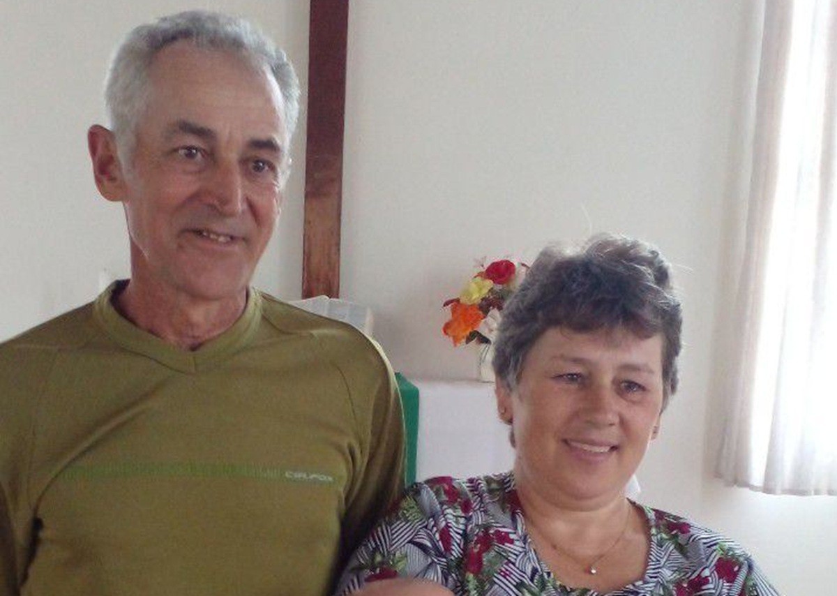 Casal é encontrado morto dentro de casa e polícia investiga feminicídio em SC