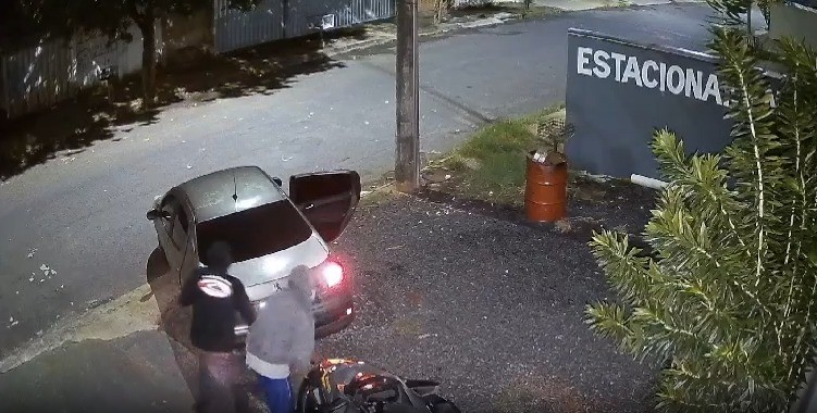 VÍDEO: Em menos de 1 minuto, ladrões invadem empresa e furtam moto aquática avaliada em R$ 140 mil em MG