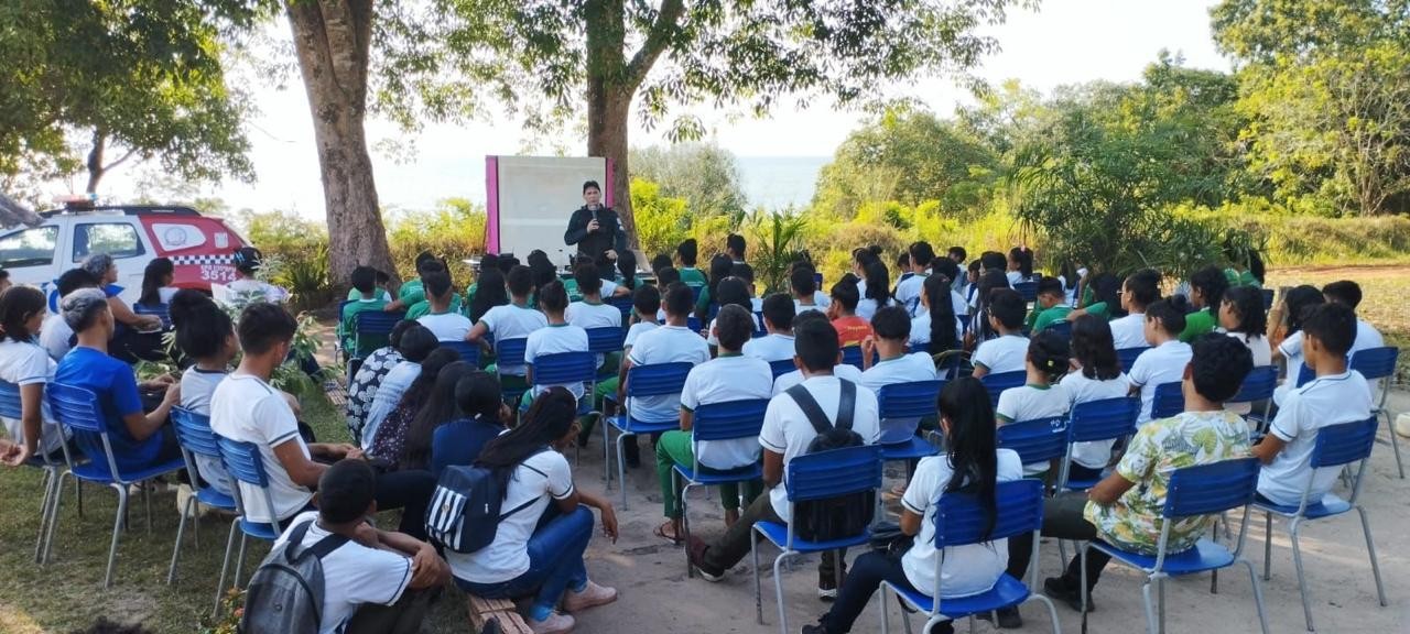 Policiamento comunitário escolar reúne com gestores de escolas selecionadas para ações em 2025