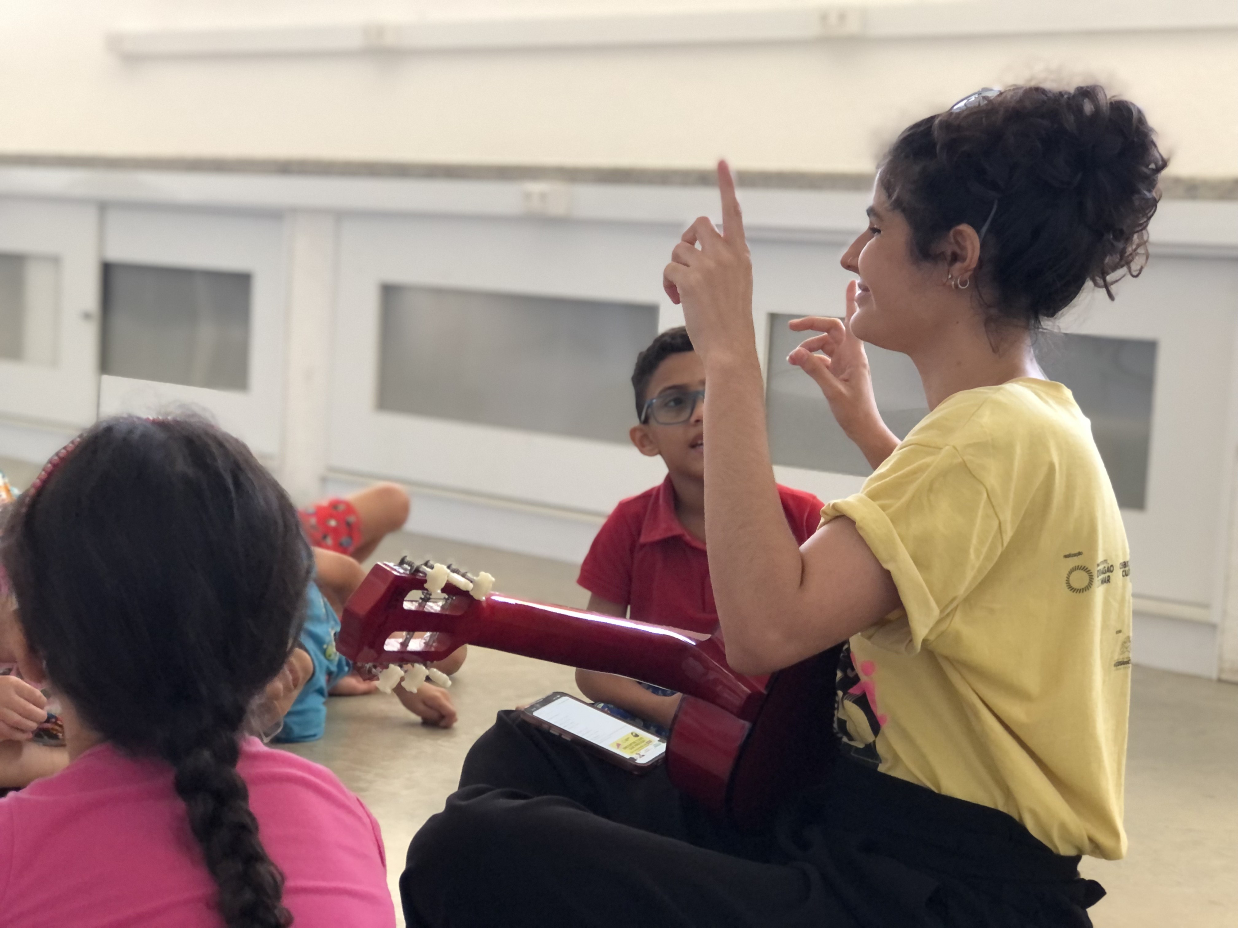 Instituto Myra Eliane abre inscrições para cursos gratuitos de canto coral e violão em Caucaia