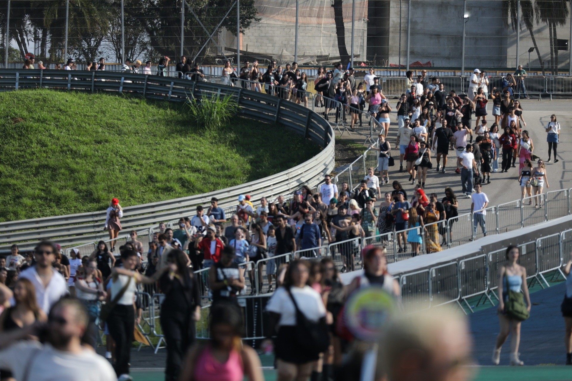Lollapalooza 2026: Quem trabalha no festival consegue assistir aos shows e curtir as atrações do evento?