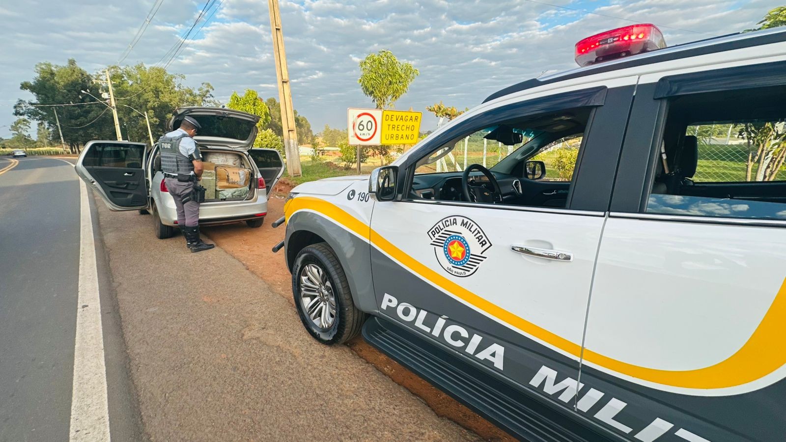 Fiscalização apreende carga sem documetação fiscal avaliada em R$ 10 mil na Rodovia Júlio Budiski, em Alfredo Marcondes