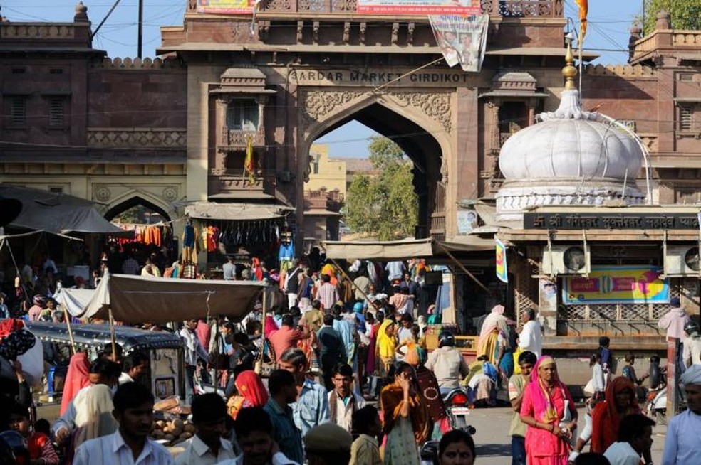 Rua cheia em Jodhpur, cidade na Índia — Foto: Getty Images via BBC
