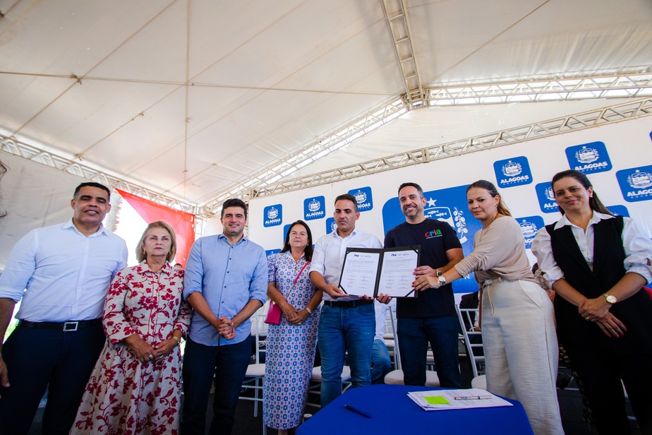 Ordem de serviço para construção de casas populares continua