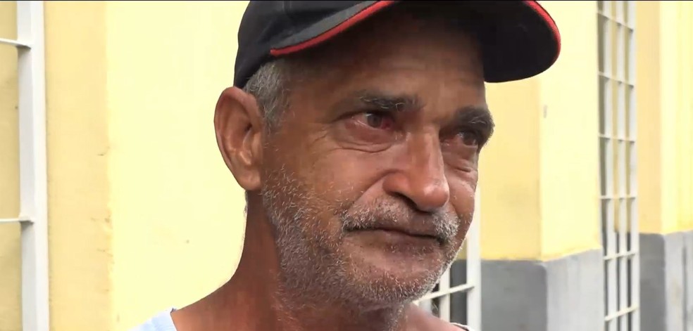 Avô salva o neto de 9 anos durante enchente em Apiacá, no Espírito Santo — Foto: Repródução/TV Gazeta