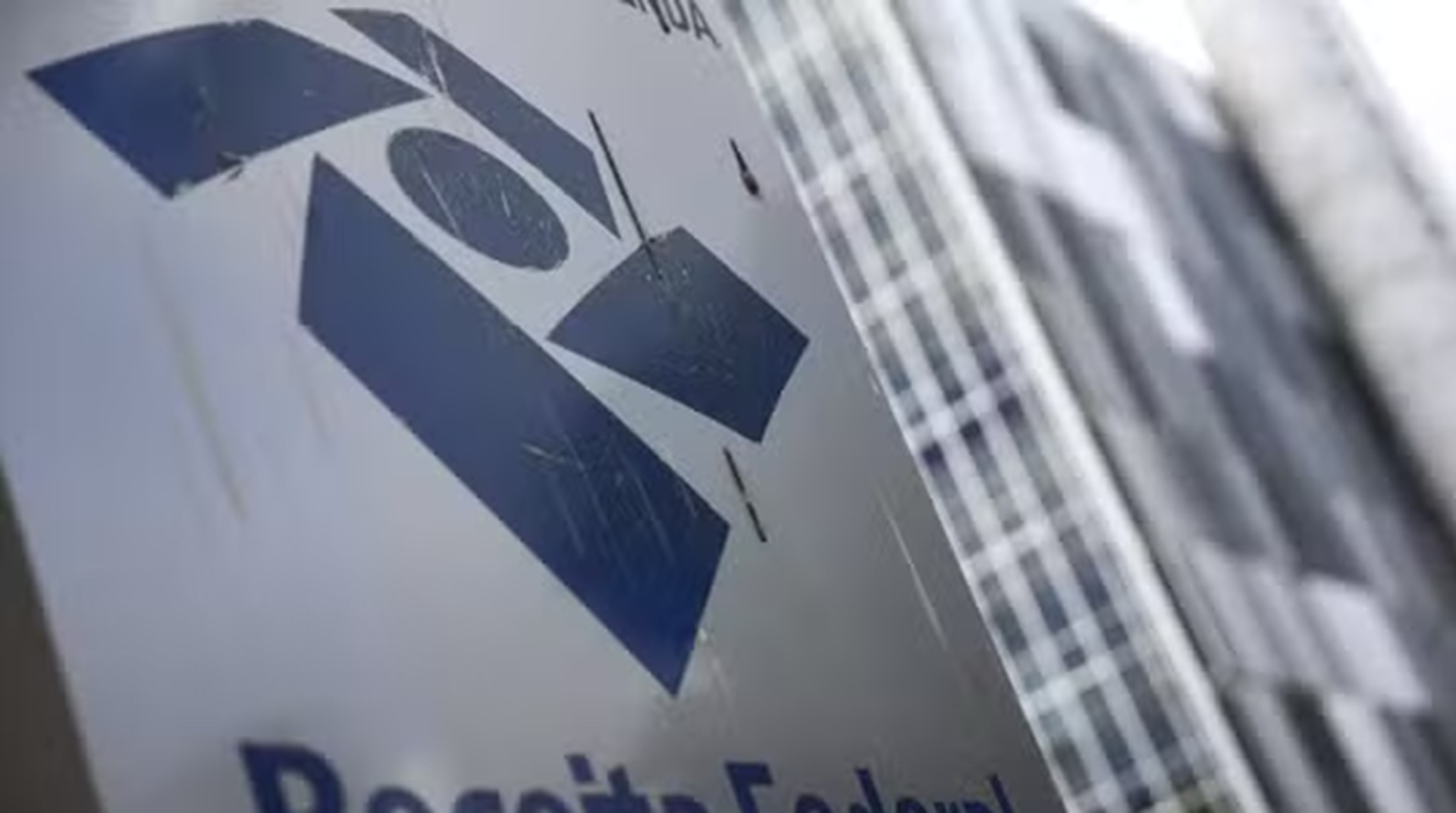 É #FAKE mensagem de WhatsApp em nome da Receita Federal com link para pagamento de dívidas de impostos; trata-se de golpe