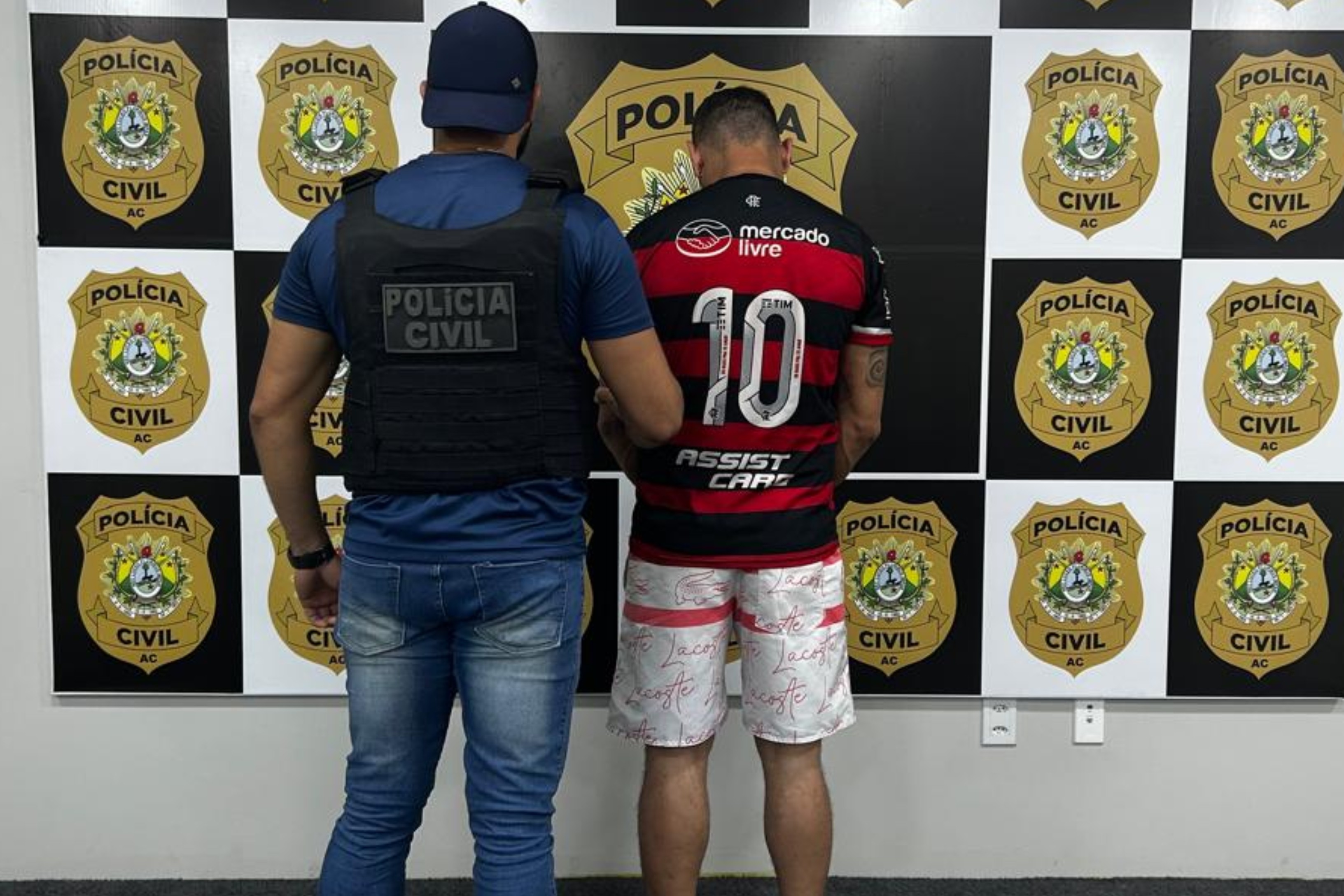 Homem é preso suspeito de estuprar e oferecer drogas a adolescente de 13 anos em Rio Branco