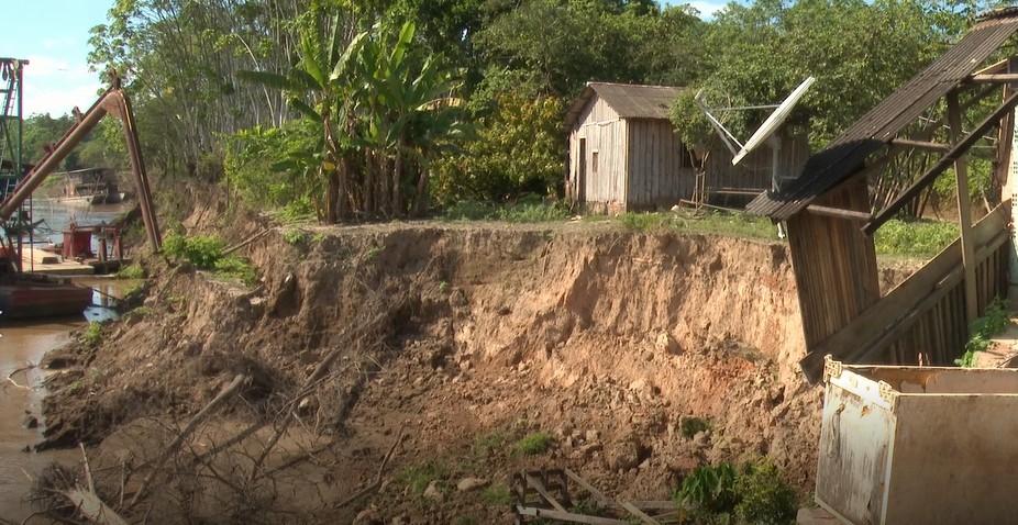 Desmoronamentos de terra colocam famílias em risco na zona rural de Porto Velho: 'Vamos ficar isolados'