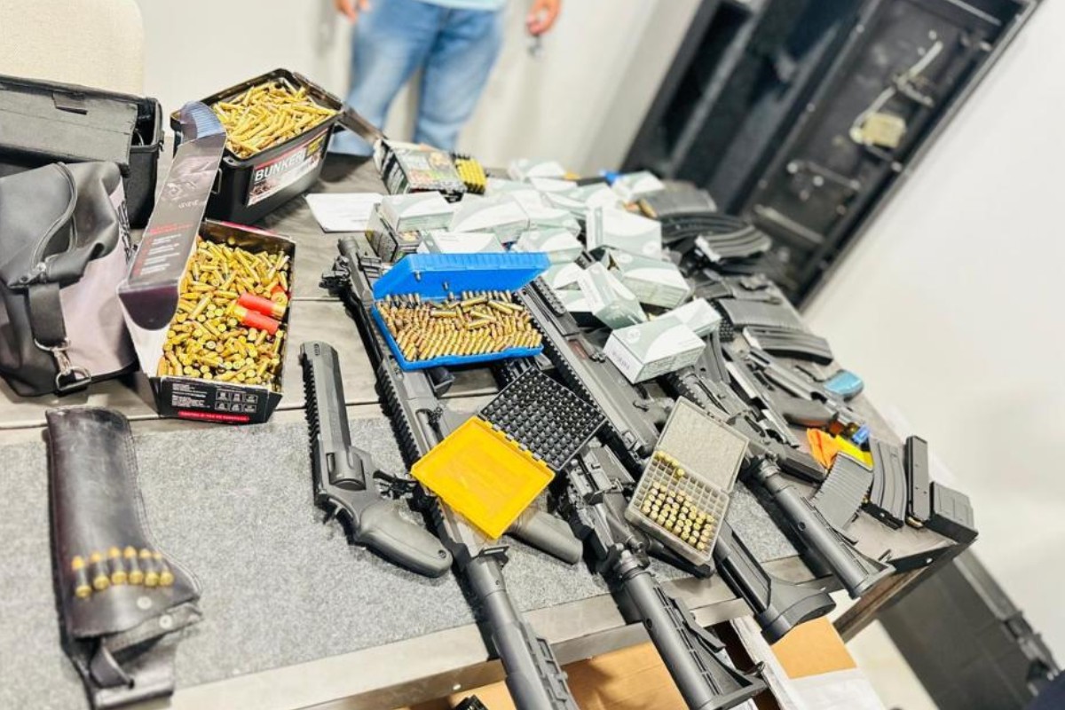 Homem investigado por violência doméstica tem oito armas e quase 3 mil munições apreendidas em Cuiabá