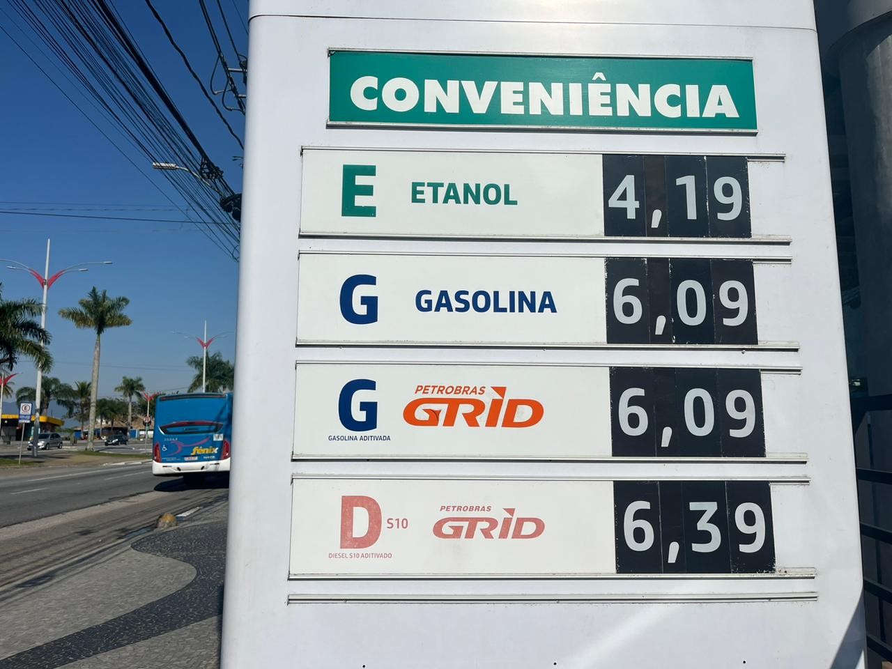 Taubaté tem gasolina mais barata, enquanto Caraguatatuba tem a mais cara da região; veja preço médio por cidade