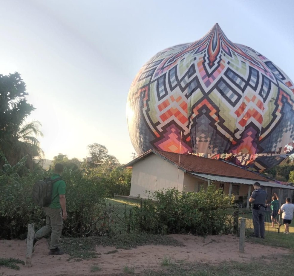Balão caiu em Oriente, no interior de SP — Foto: Arquivo Pessoal