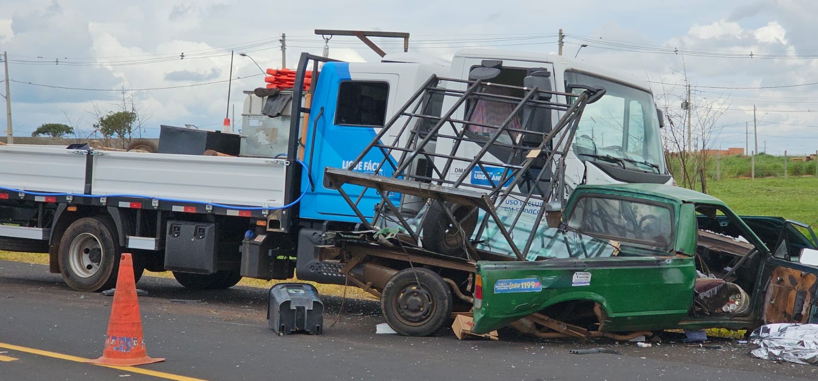 Idoso morre ao ser arremessado de veículo após batida com caminhão do Dmae em Uberlândia