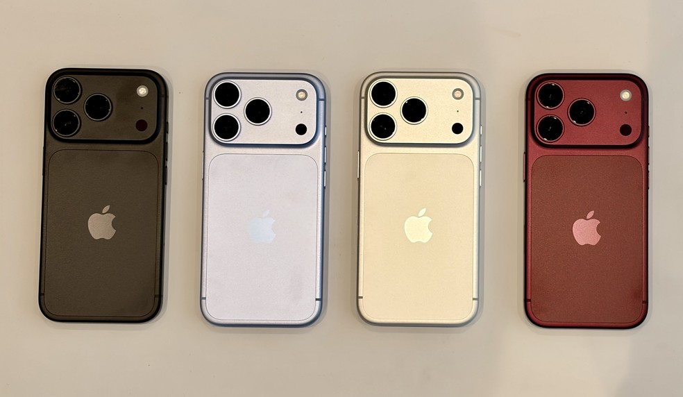 iPhone 18 Pro nas cores preto, glacial, prata e bord&ocirc; &mdash; Foto: Henrique Martin/g1