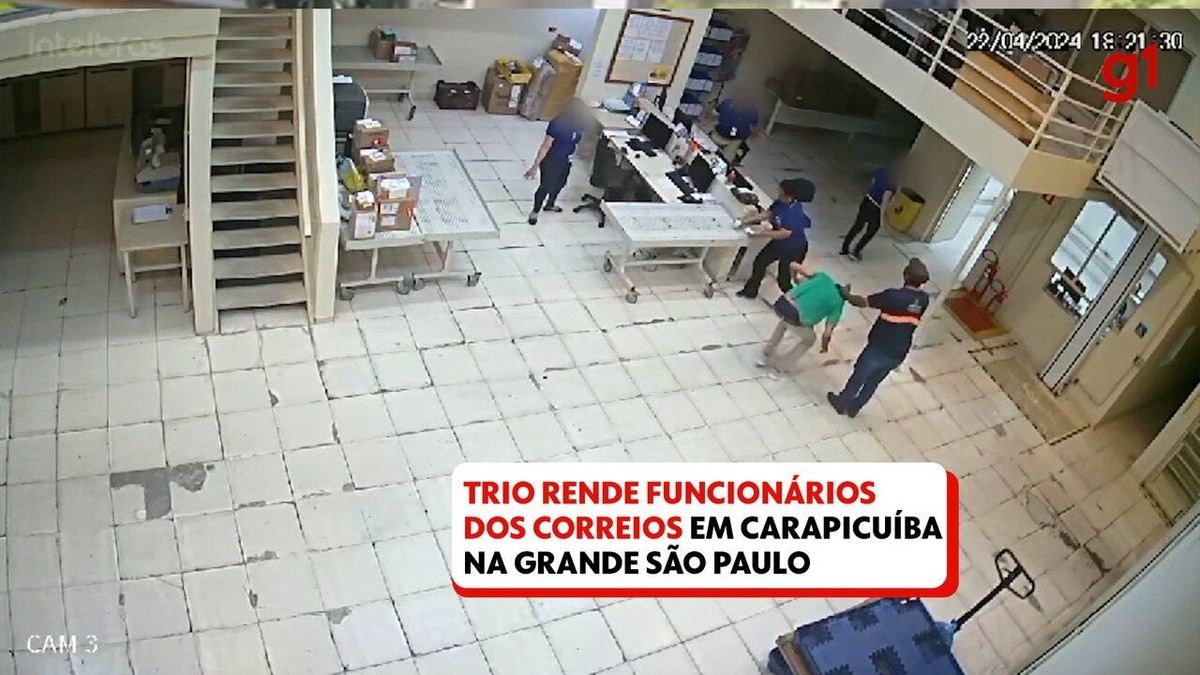 VÍDEO: Trio armado rende funcionários de agência dos Correios na Grande SP e é preso por roubo
