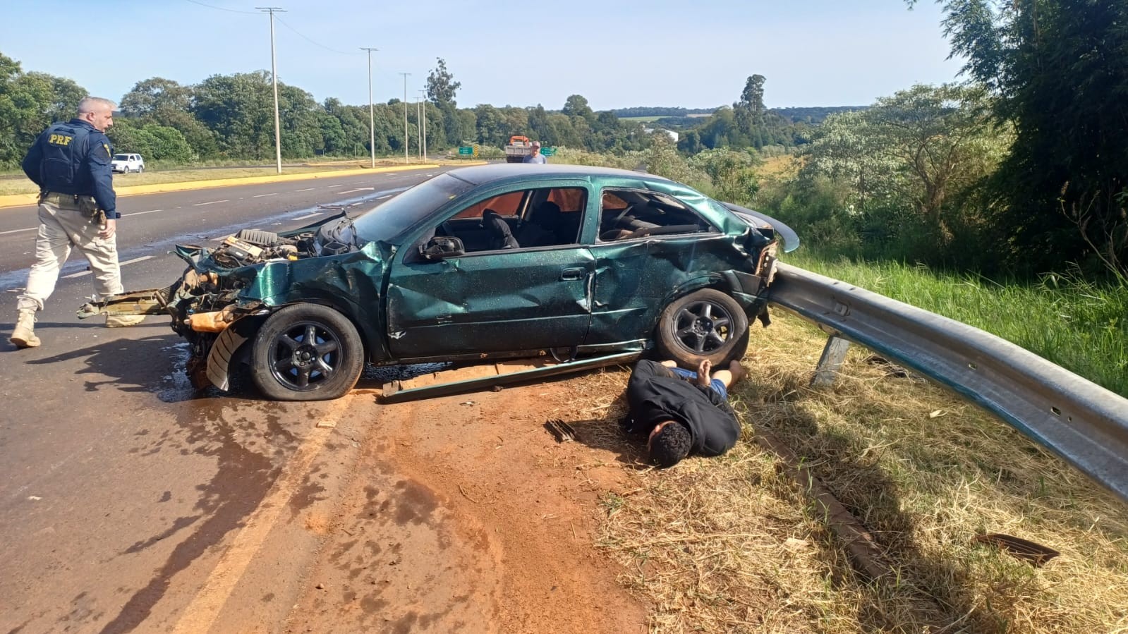Motorista que transportava drogas e bebê de 2 anos é preso após acidente durante fuga em SC