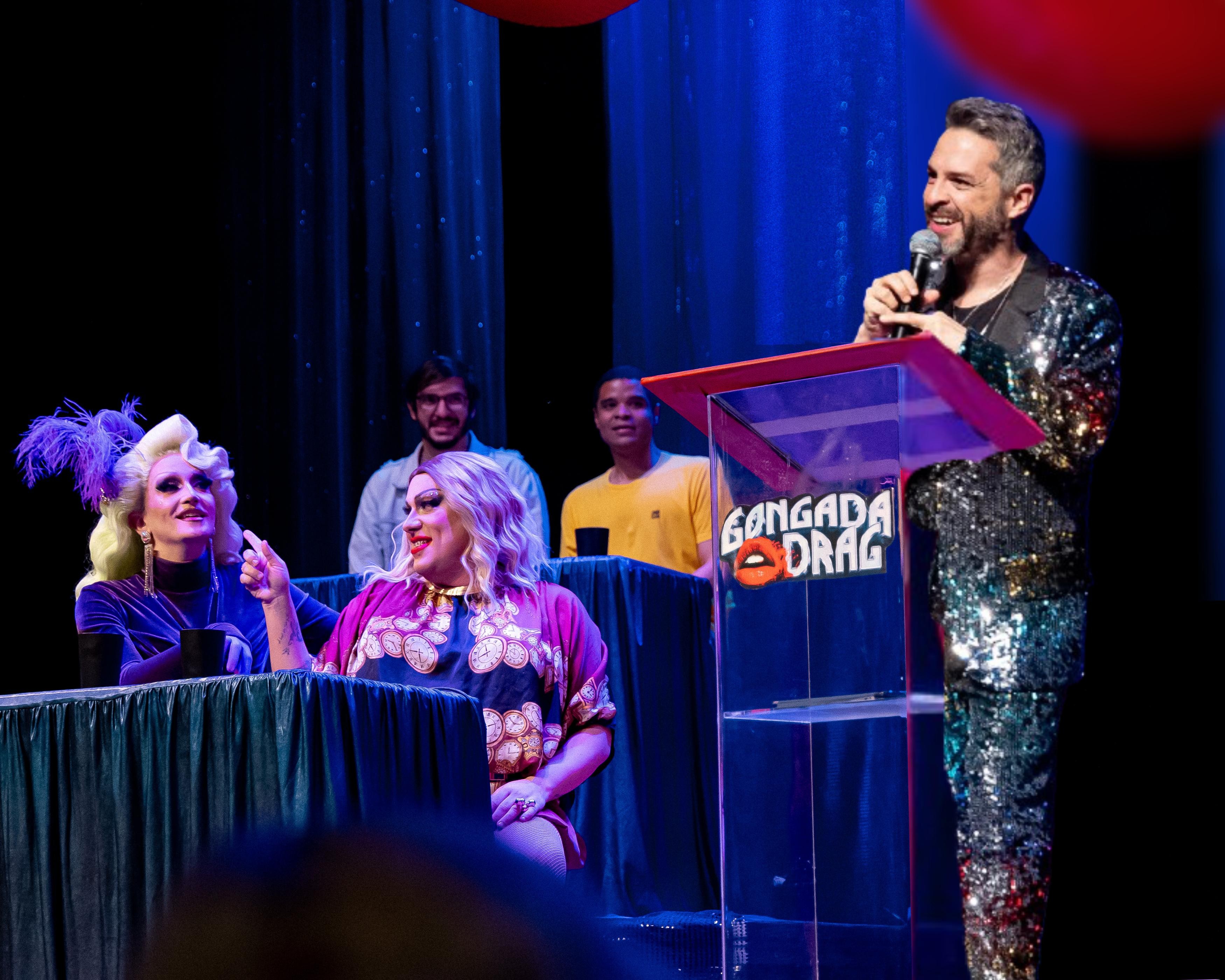 Com improviso e deboche, shows de comédia LGBT+ lotam teatros em SP e atraem até público hétero