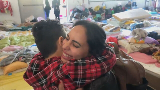 Mãe reencontra filho autista após enchentes: 'Perdi 5 kg' - Programa: Fantástico 