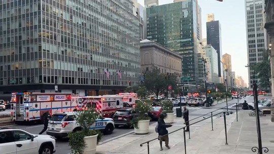 Atirador abre fogo em uma das avenidas mais movimentadas de Nova York, nos EUA