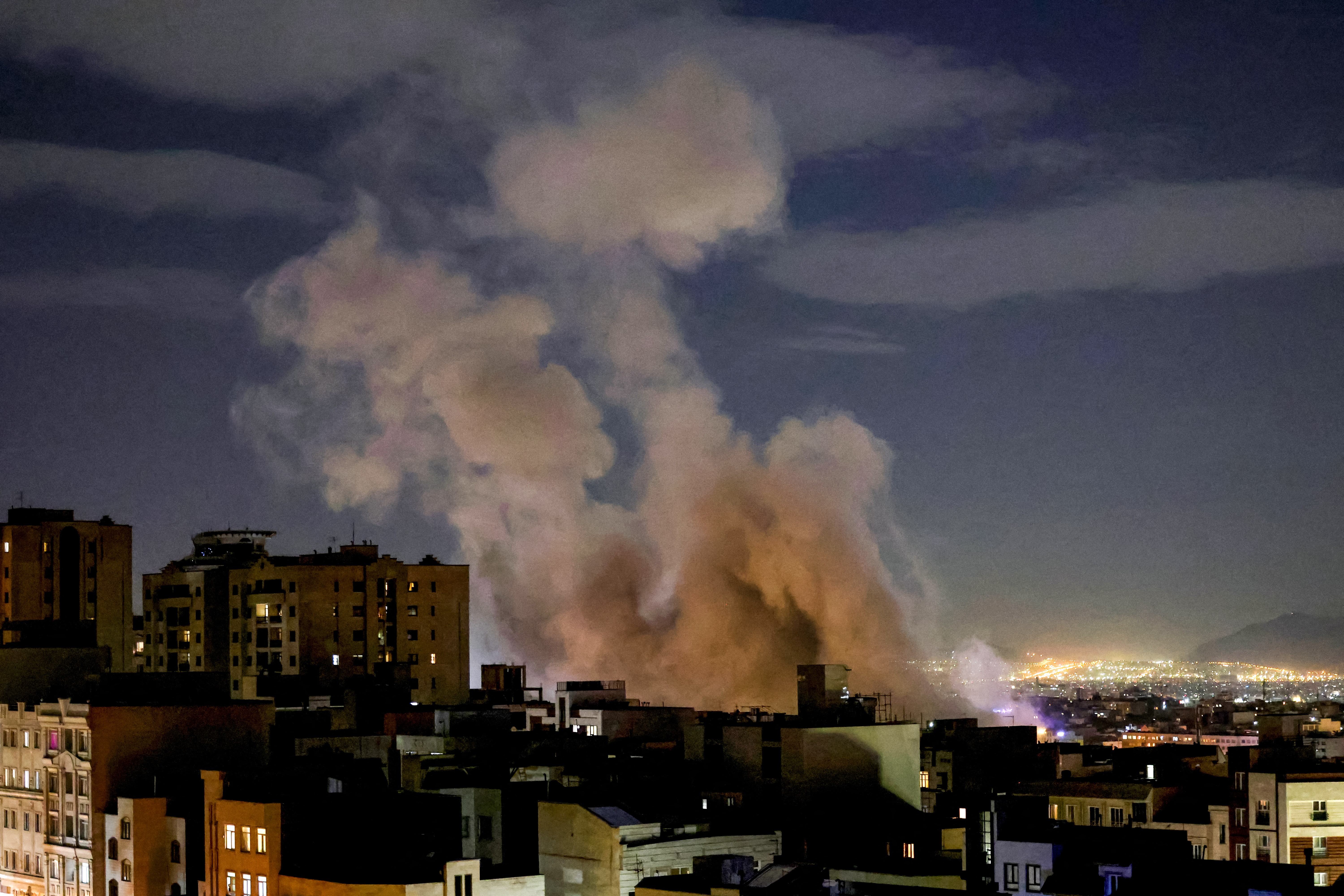 Conflito com o Irã deve durar quatro semanas, diz Trump a jornal inglês