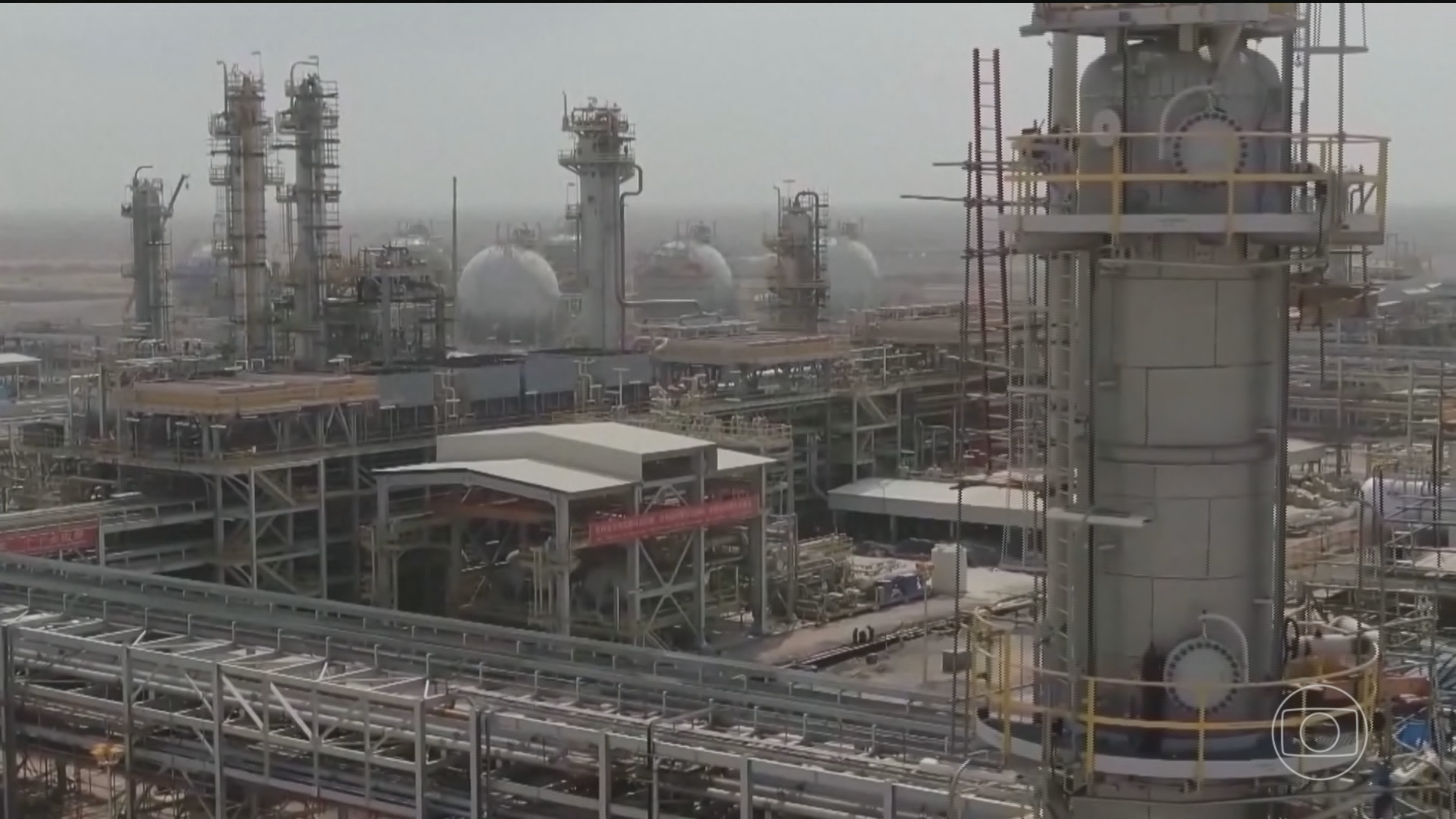 Mesmo com investimentos em energia limpa batendo recordes, petróleo está longe de perder importância no mundo