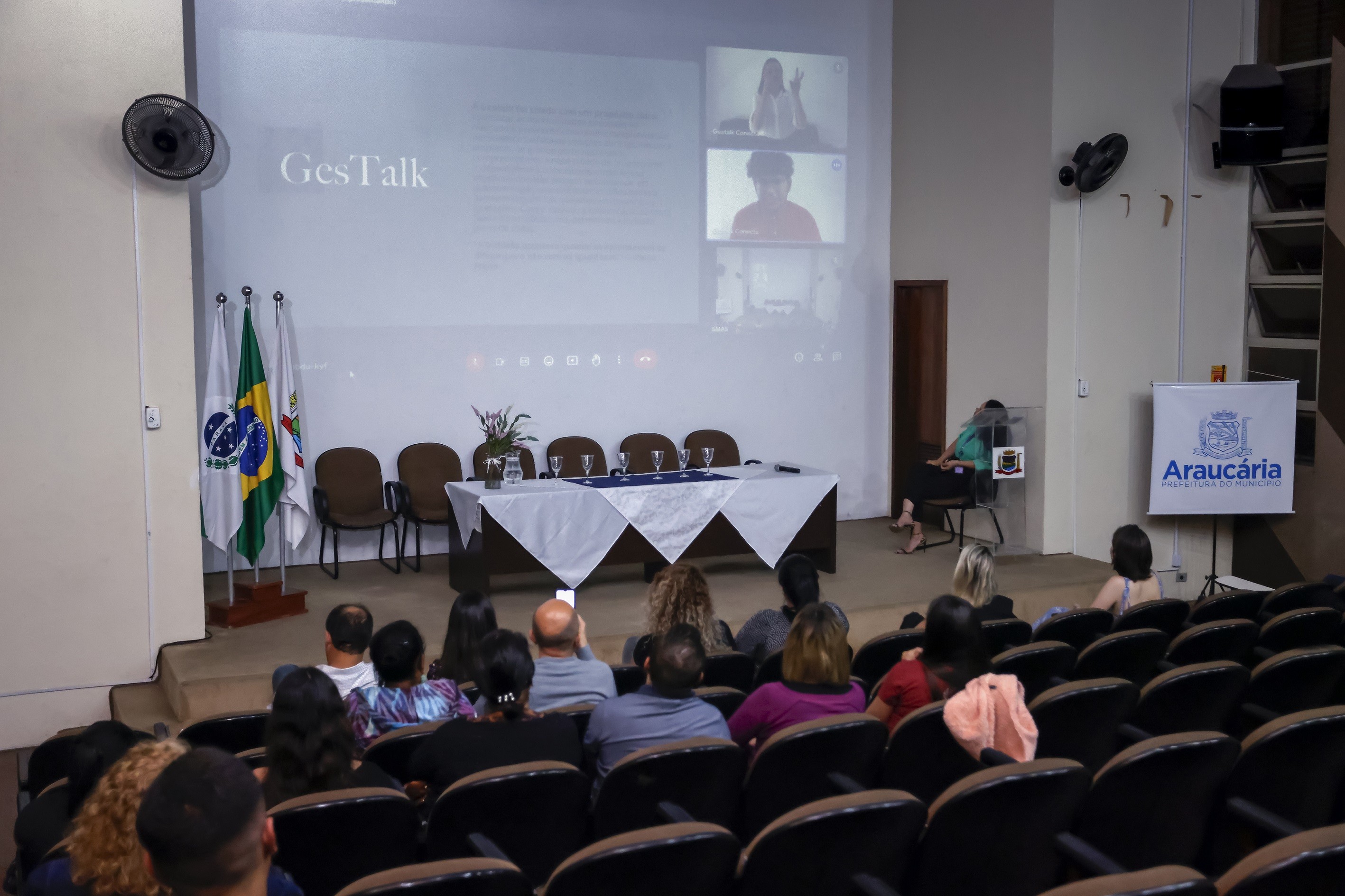 Plataforma digital de LIBRAS inicia atendimentos na próxima segunda (27) em serviços da Prefeitura