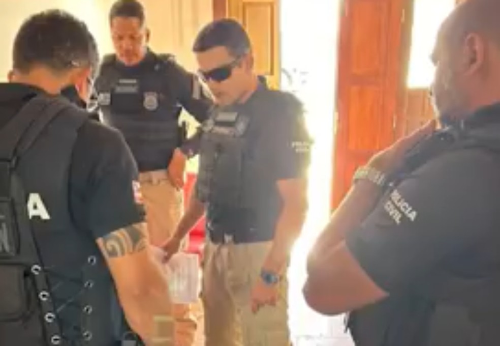 Polícia Civil prendeu jovem suspeito de armazenar conteúdo de abuso sexual infantil em Jequié — Foto: Reprodução/TV Sudoeste