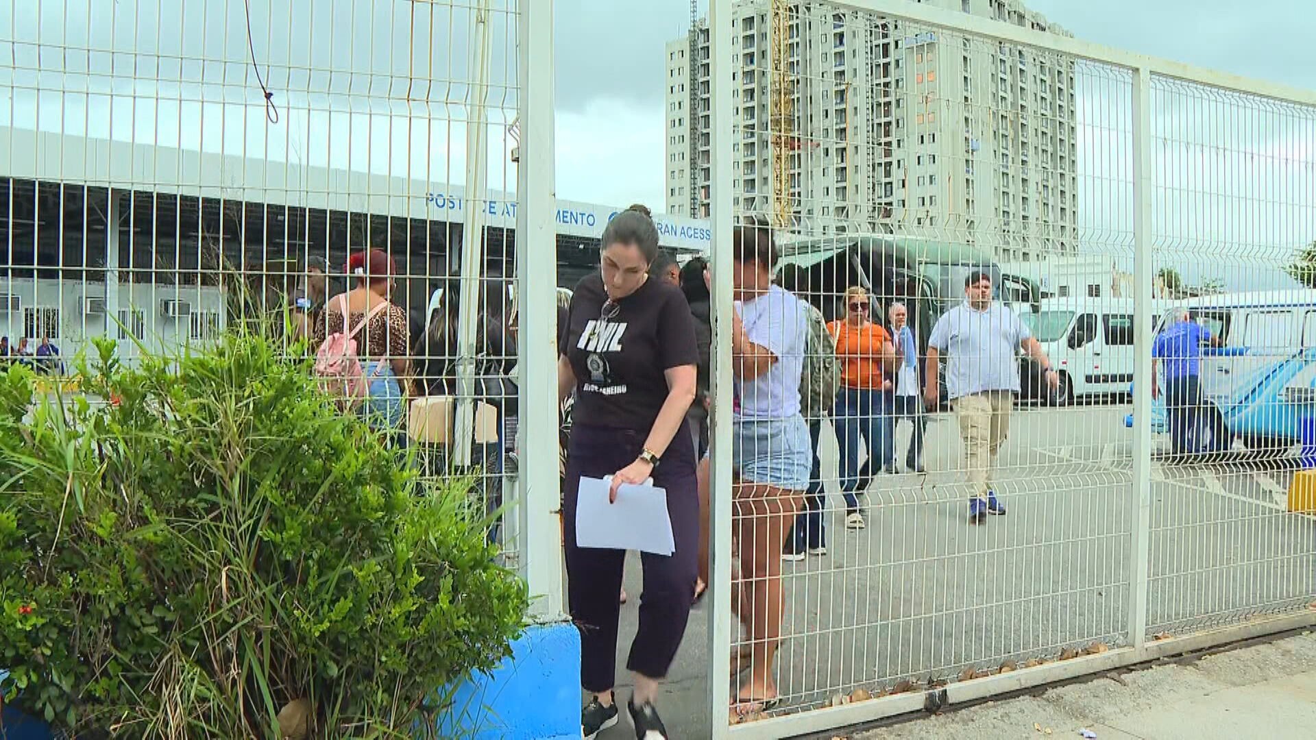 Famílias reclamam da demora e da burocracia para reconhecer corpos de mortos em megaoperação no Rio